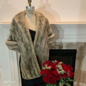 Cerulean Mink Stole ❤️👜👠🕶